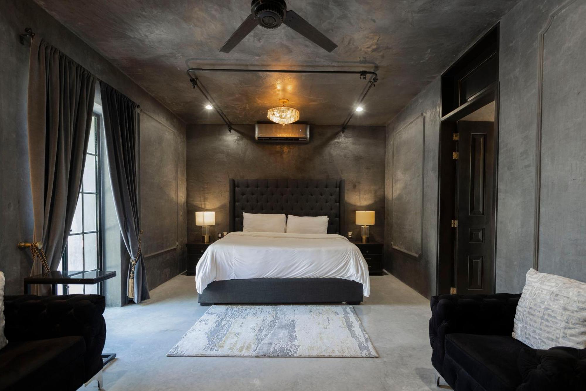 Casa Halo - Mansion, Nightclub, Pool, Sonos, Gated, Staff Villa