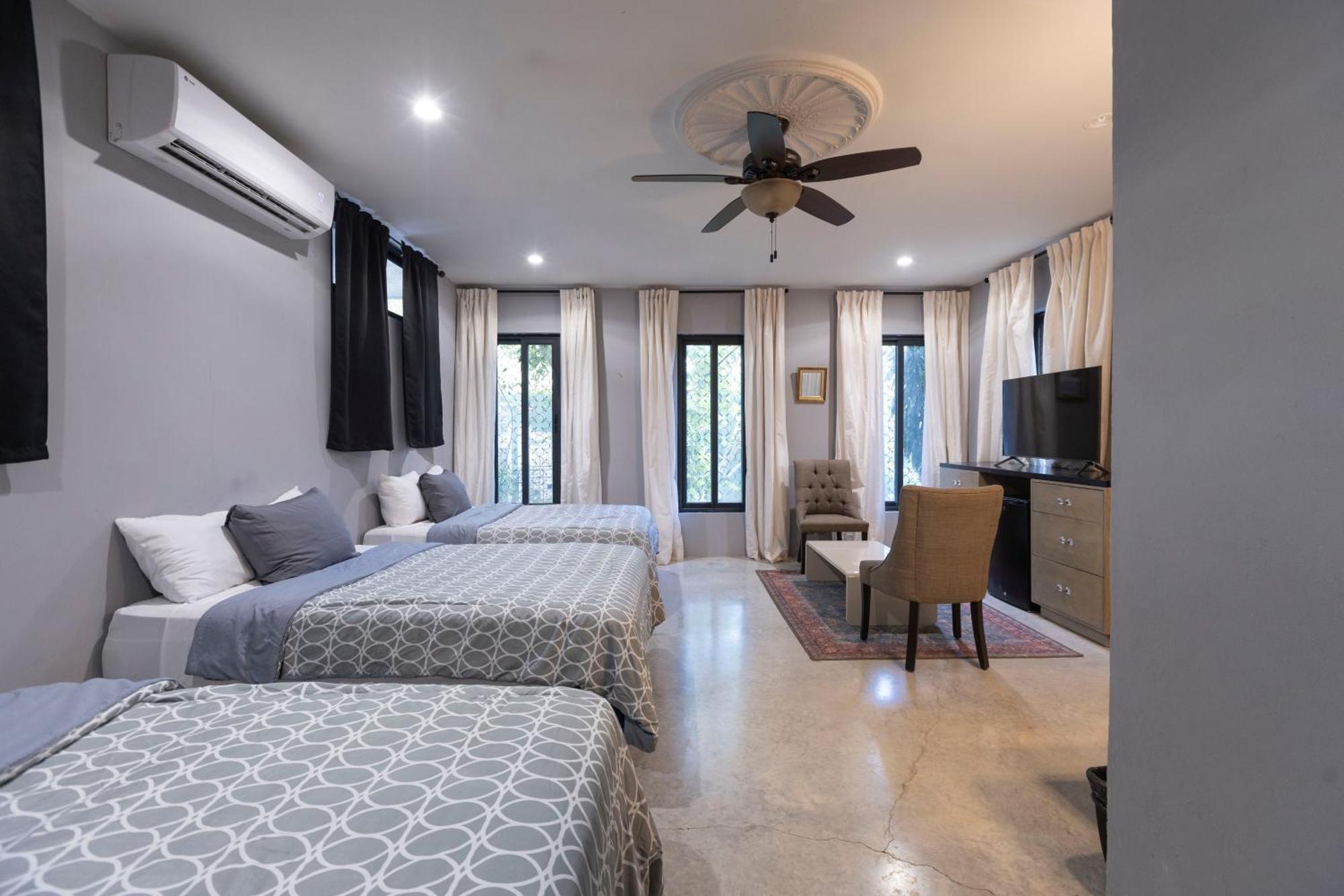 Villa Casa Halo - Mansion, Nightclub, Pool, Sonos, Gated, Staff *