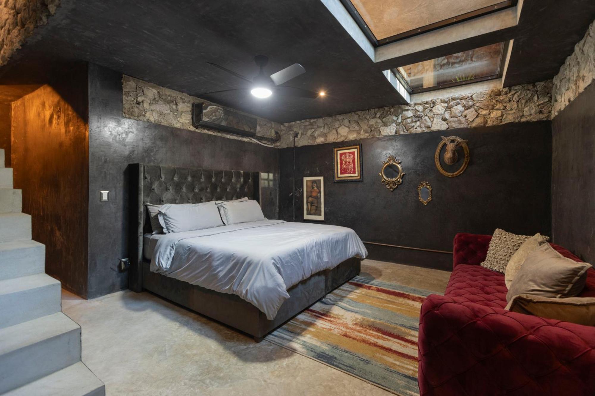 Casa Halo - Mansion, Nightclub, Pool, Sonos, Gated, Staff Villa *