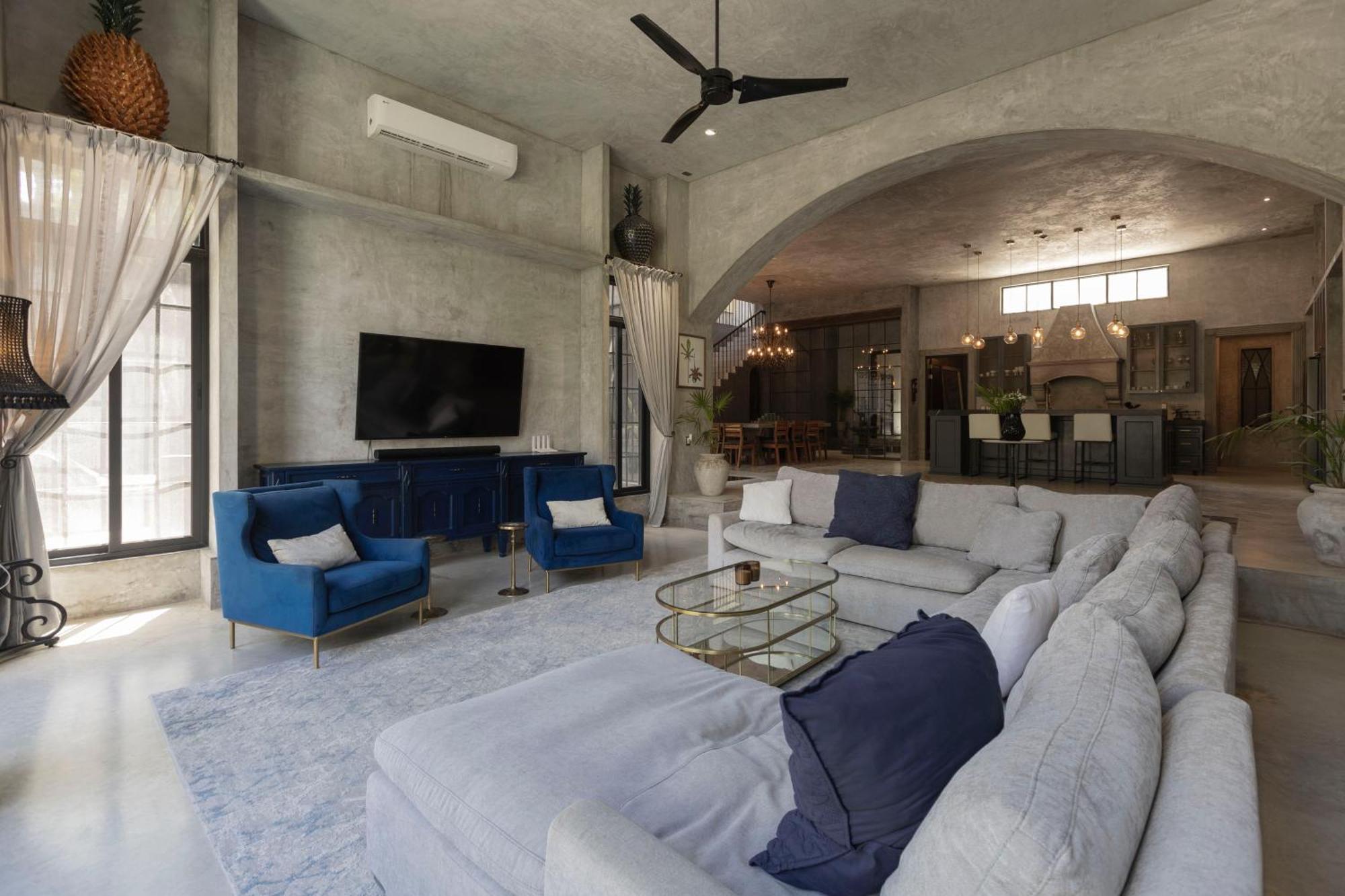Casa Halo - Mansion, Nightclub, Pool, Sonos, Gated, Staff *