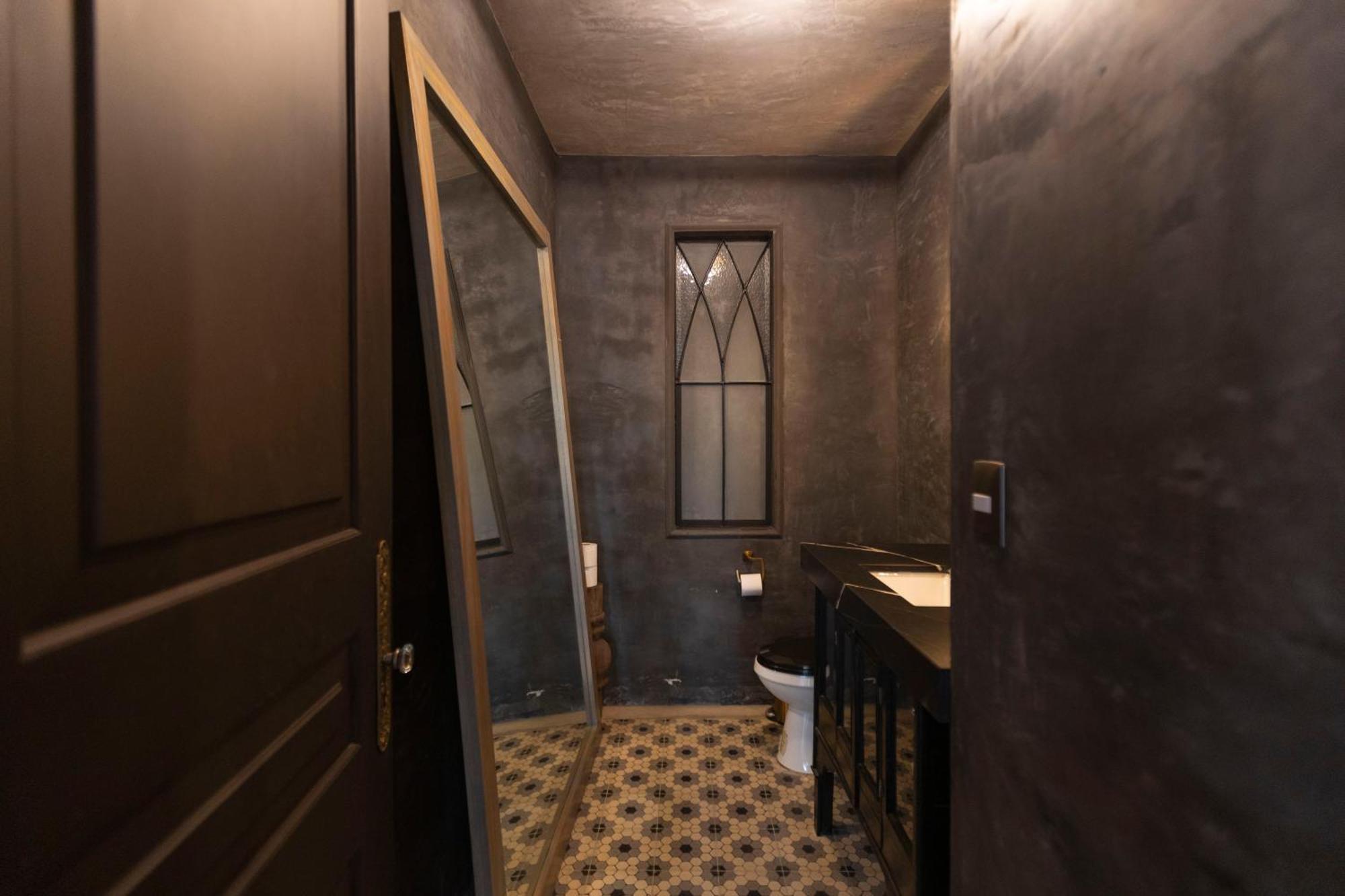 Casa Halo - Mansion, Nightclub, Pool, Sonos, Gated, Staff Villa *