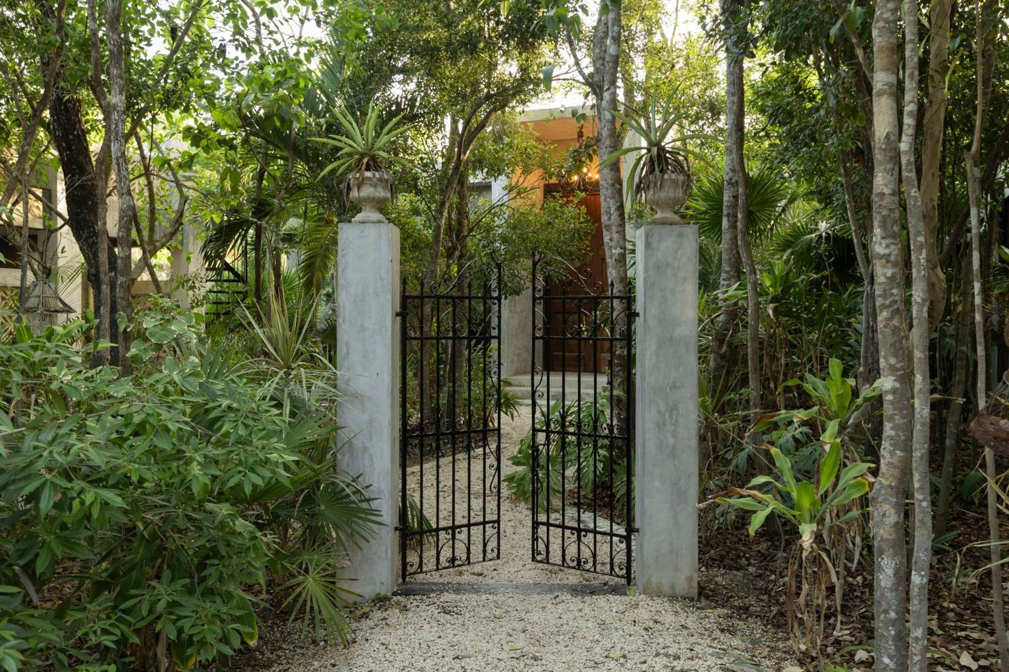 Casa Halo - Mansion, Nightclub, Pool, Sonos, Gated, Staff