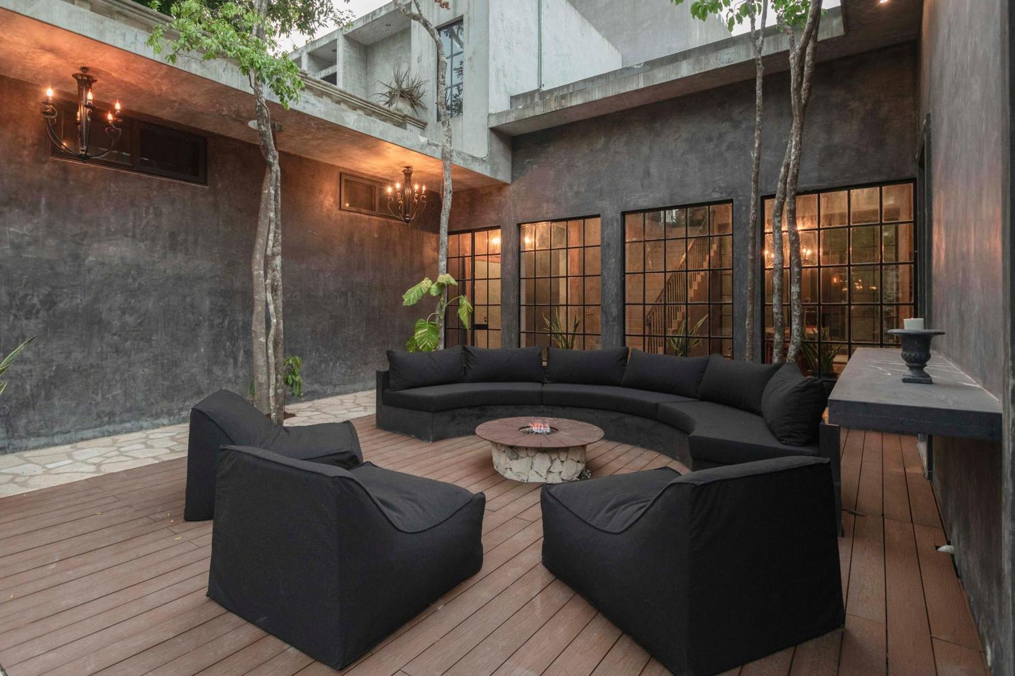 Casa Halo - Mansion, Nightclub, Pool, Sonos, Gated, Staff Villa *
