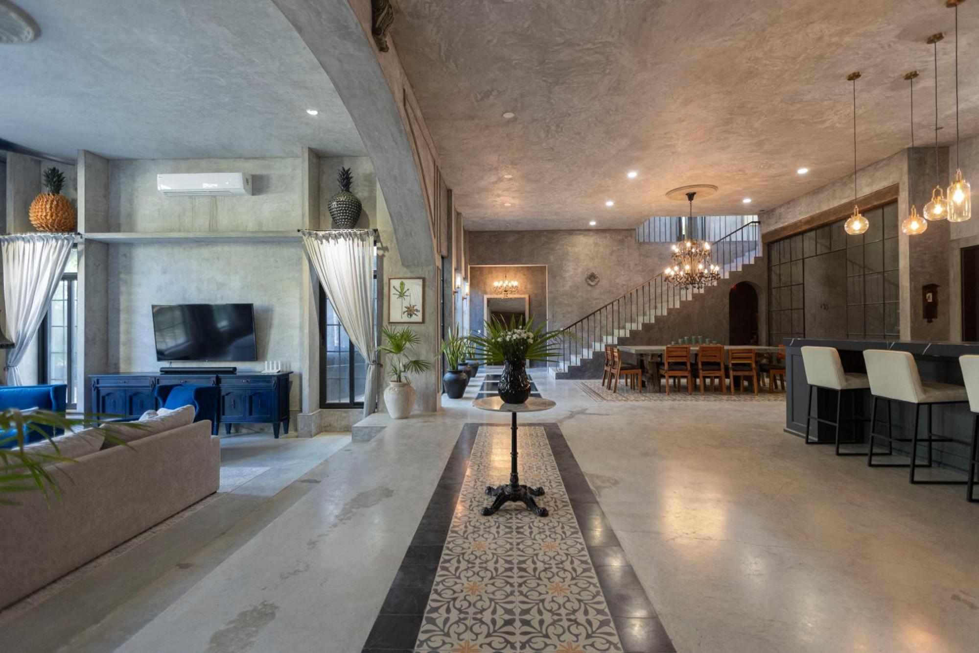 Casa Halo - Mansion, Nightclub, Pool, Sonos, Gated, Staff *