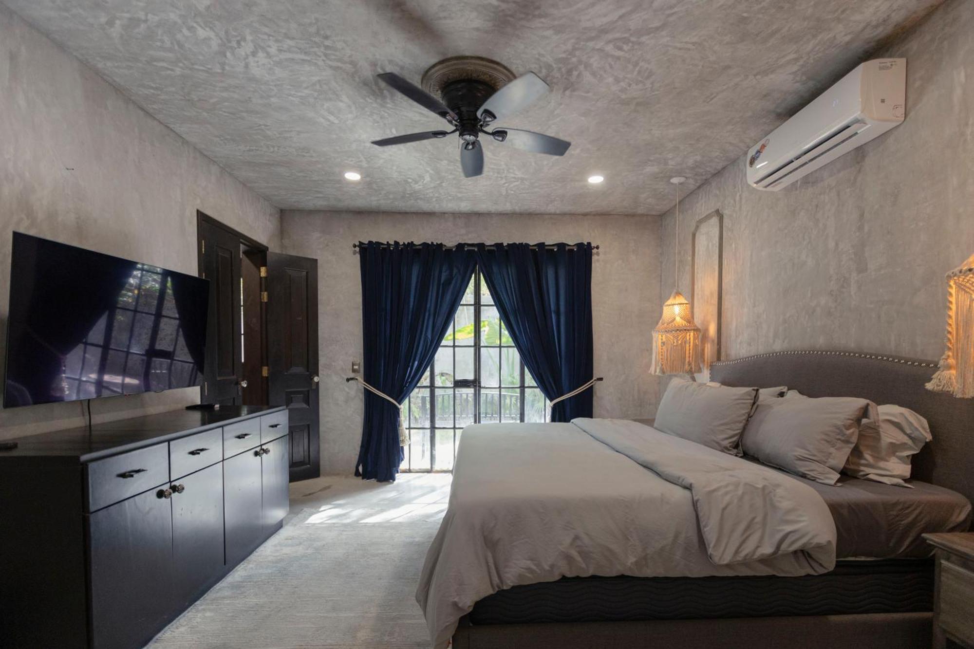 Casa Halo - Mansion, Nightclub, Pool, Sonos, Gated, Staff Villa *